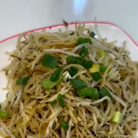 白花菜炒鱼面的做法过程